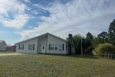 Image de Central location, near hospital & fortbragg peaceful safe neighborhood, Fenced