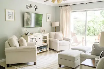 Image de Fall Special - Condo steps from pier and shops!