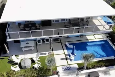 Beautiful Keys Style Retreat - with bonus room, private pool and private dock.