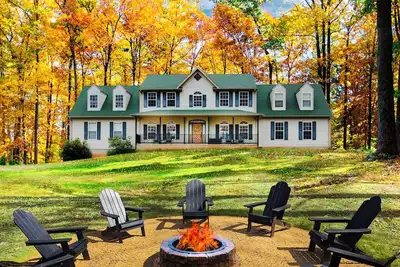 Image de Arcade room ~ Hot Tub ~ Firepit ~ Bbq ~ King beds ~ Nearby Wineries\/Breweries