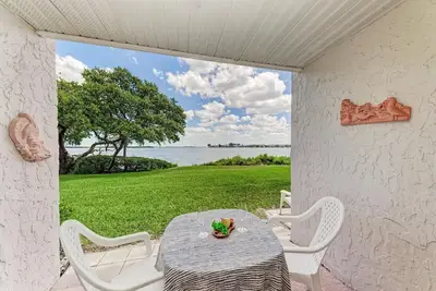 Image de Blissfull Bay: Runaway Bay - Bayfront Condo! Largest Heated Pool by Anna Maria Life Vacation Rentals