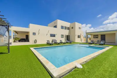 *New* 4br4ba Villa across of PalmBeach w/ Pvt Pool