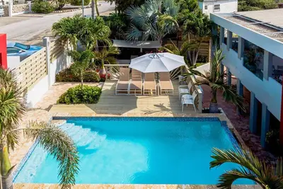 Image de Quiet, Cozy & Central ~ Close to the Beach ~ Pool!