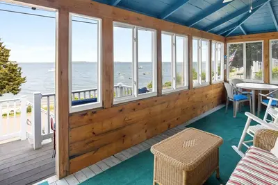 Image de Classic Beachfront Getaway in Kingston with Ocean Views and Private Beach Access