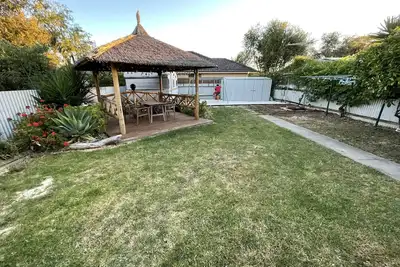 Image de Large backyard with outdoor seating and Bbq!