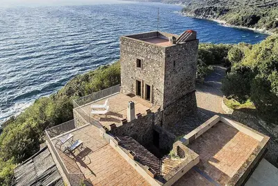 Torre Rivellina: A characteristic three-story ancient watch tower built sheer above the sea and with direct access to the sea, with Free Wi-Fi.