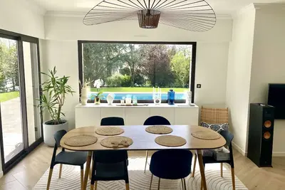 Image de Belle et grande maison avec piscine à 5min de Rennes