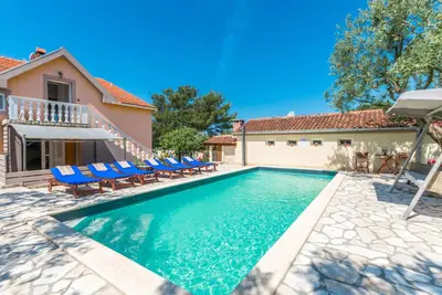 Belle maison à Sveti Filip i Jakov
