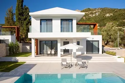 Villa Aggelos, within easy walk of the beach, shops and restaurants.