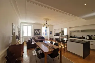 Image de Tres spacious apartment avec terrace sur le périmètre de la veille ville