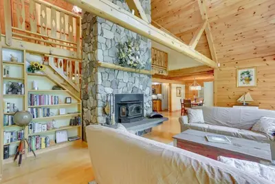 Image de Pocono Dog-Friendly Home on Delaware River with Large Hot Tub!