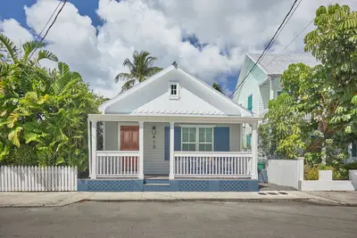 Image de Ashe St Serenade: 3bd/3. 5ba Luxury Retreat, Private Pool in an Island Oasis.