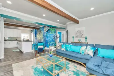 Image de Prolific Blue Haven Near Downtown Houston