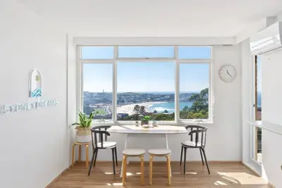 Image de Endless Views by Sydney Dreams + Parking