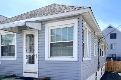 Image de Cozy cottage 500 ft to Seaside Heights boardwalk, off-st. parking, beach badges