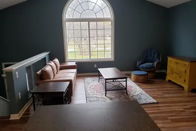Image de Newly renovated ranch home 8 miles from Saugatuck beaches, orchards & wineries.