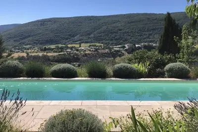 Image de Maison d'architecte en Provence avec vue et piscine
