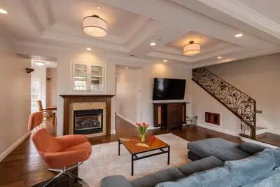 Image de Luxurious Modern 3-Suite Home in the Heart of Pacific Grove - Prime Location
