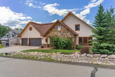 Image de Walk to Downtown! Hot Tub! Garage Parking!