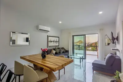 Image de 60% discount, new 2bdr, 2 rooftop pools w panoramic views, 5 min from downtown