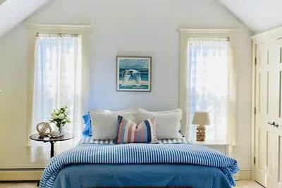 Image de Bright, In-Town Nantucket Cottage + Yard - Walk to Main St.