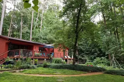 Image de Peaceful, Private Woodland Lot, 9 Minutes to Unc/Downtown Chapel Hill