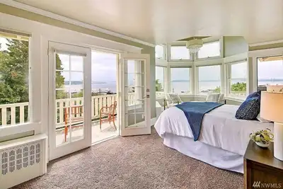 Image de Grand 2900sf Secluded Victorian. Views of Elliot Bay!