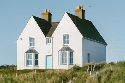 Image de Spacious seaside holiday house right on the beach