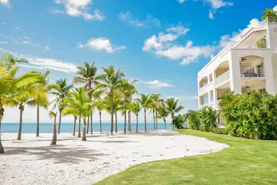 Image de Next to Beach Club! - Sleeps 6