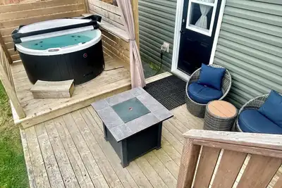 Image de 1 Brm suite w/ kitchenette + hot tub + air conditioning- free off street parking