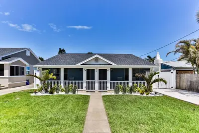 Image de A 2\/1 Nsb beachside pool home, steps to Flagler Ave - pets welcome!