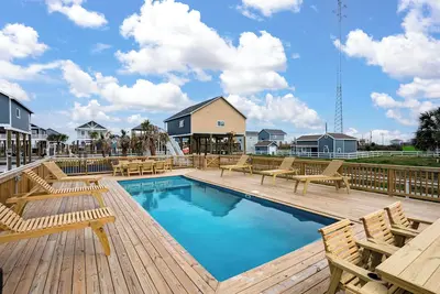 Image de Steps to Beach & Community Pool!