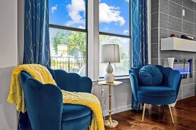 Image de Crew-Friendly | 1-Level · Huge Yard · Big Parking