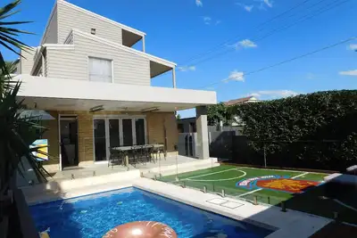 Image de Clovelly Beach House With Pool. 4 bedrooms, parking, ocean views!