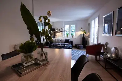 Image de 1mn du centre historique Ă pied appartement, terrasse et jardin privatif
