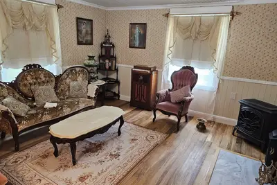 Image de Early1880s farmhouse in rural Eastern Kentucky Appalachia.