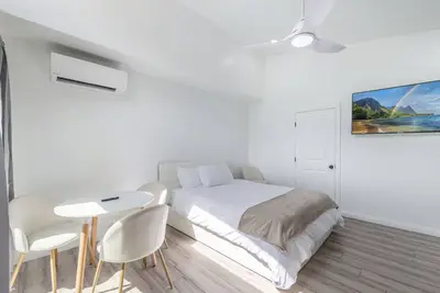 Image de Beachside Kailua Studio - Parking, A/C, WiFI = Wfh