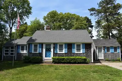 Image de 3 bedroom home, . 5 miles to beach! Offering central air!