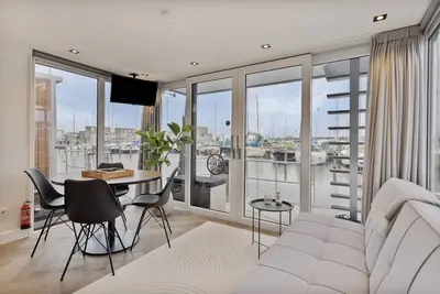 Image de Luxurious waterloft near beach and restaurants