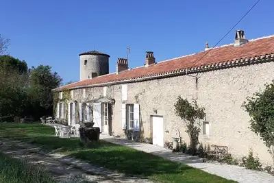 Image de Authentic Maison de Maitre Meunier in the heart of vineyards and organic crops.
