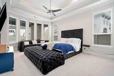 Image de Luxury Home 18 min from Downtown