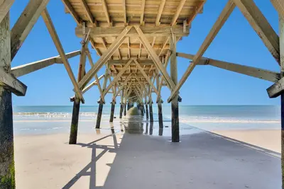 Image de P-Nutt's Place - Short walk to the beach! 2 bed\/2bath Home - Sleeps 6! Clean!