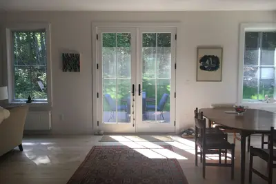 Image de Modern, Light-filled, Quiet Home within 5 Minute Walk to Harbor and Beach