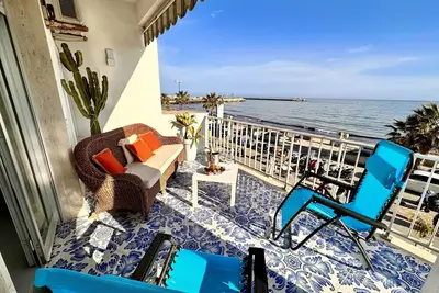 Image de The terrace by the sea
