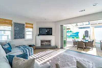 Image de Beach House, 1 Block to Sand! Sauna and 2 Suites