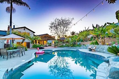 Image de Resort Style Yard, Heated Pool & Spa