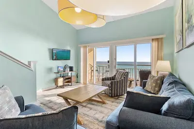 Image de Crystal Sands 306b - Gulf Front! Free Beach Service! Heated Community Pool!