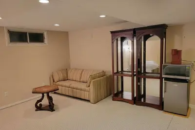 Image de Spacious basement with indoor garage