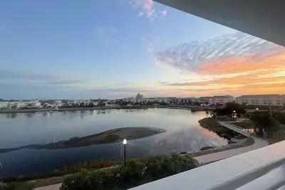 Image de Lakefront Oasis w/ panoramic views on private road