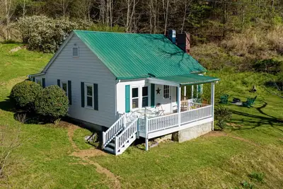 Image de Idyllic Asheville Countryside Home on 70 Acres